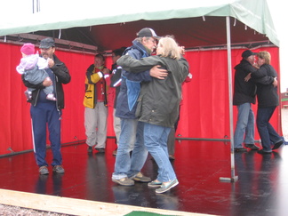 Tannssilava oli illan mukavin paikka. Tanssilava Suomen parhaalla paikalla. Hiki ja nauru irtosi.